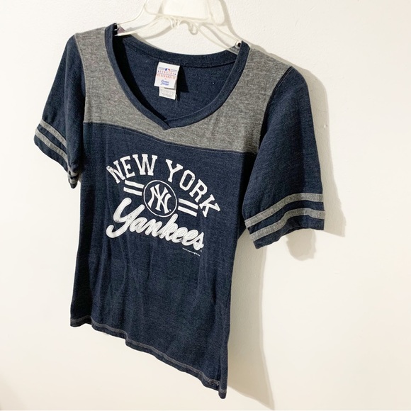 Genuine Merchandise New York Yankees V-neck Graphic Tee Two Toned Color Blocked - Picture 2 of 9